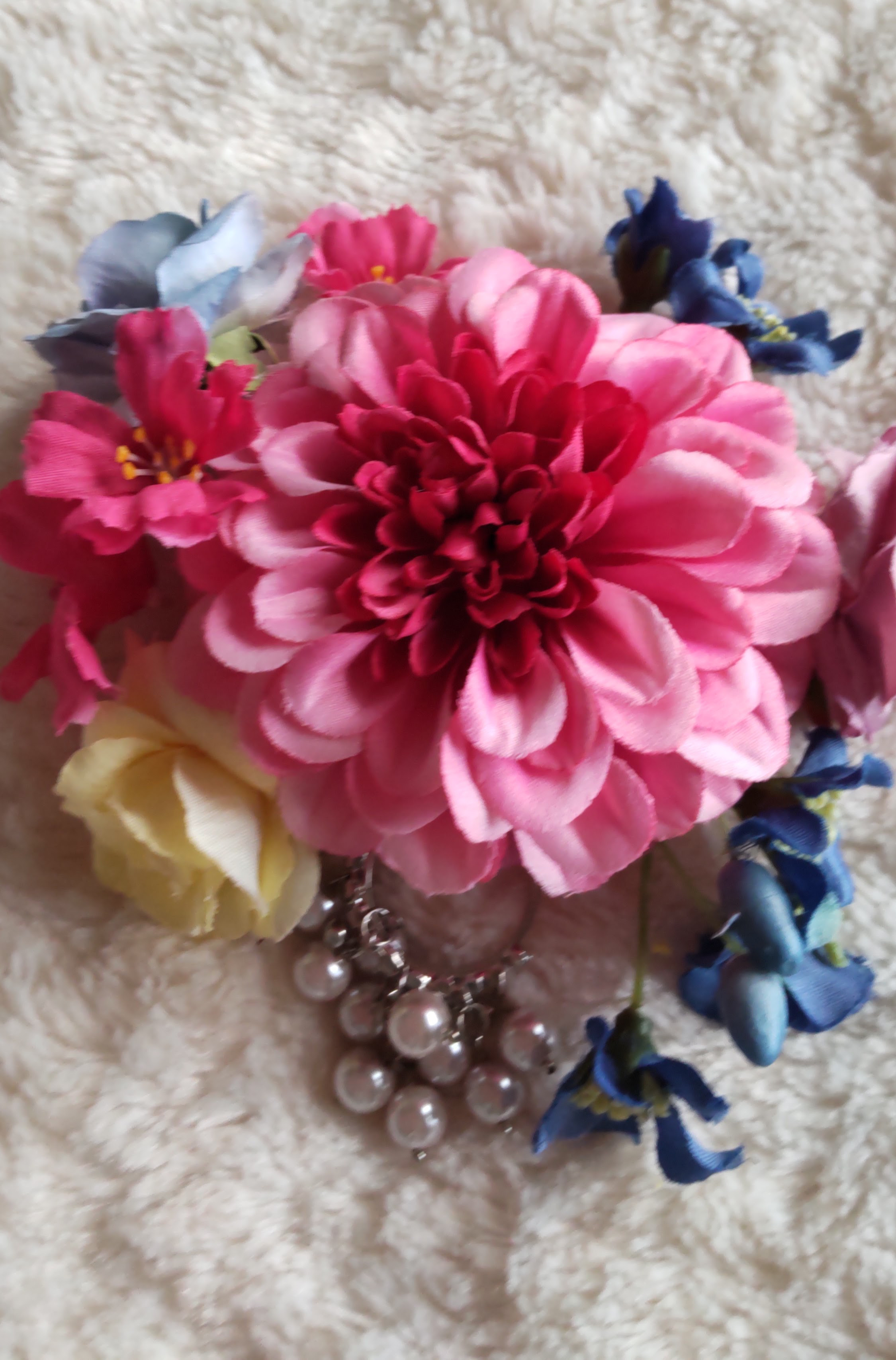 造花髪飾り　ジニア　バラ　ブロッサムフラワー