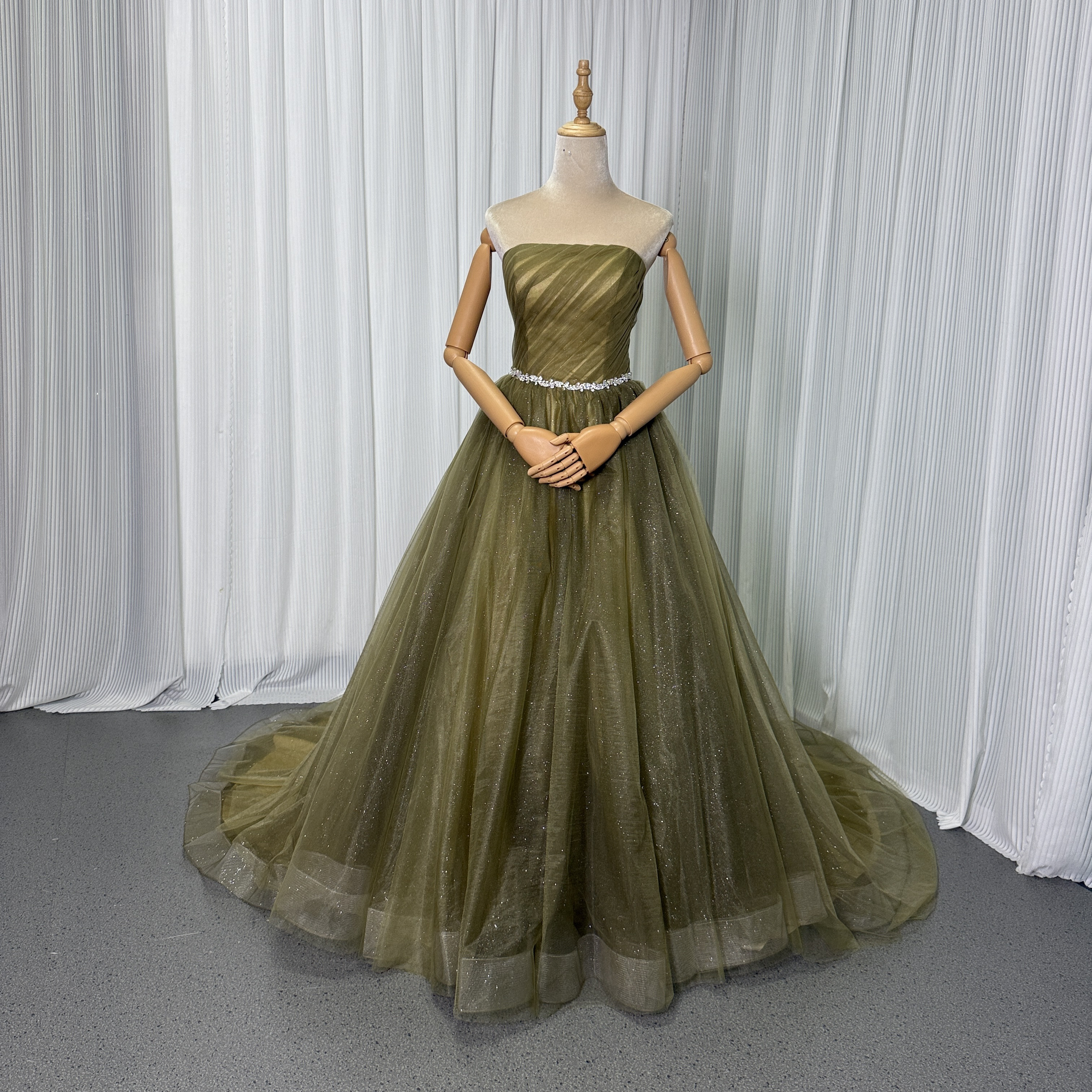 送料無料！カラードレス ベアトップ Aライン カーキ色  キラキラグリッターチュール 編み上げ 結婚式/披露宴