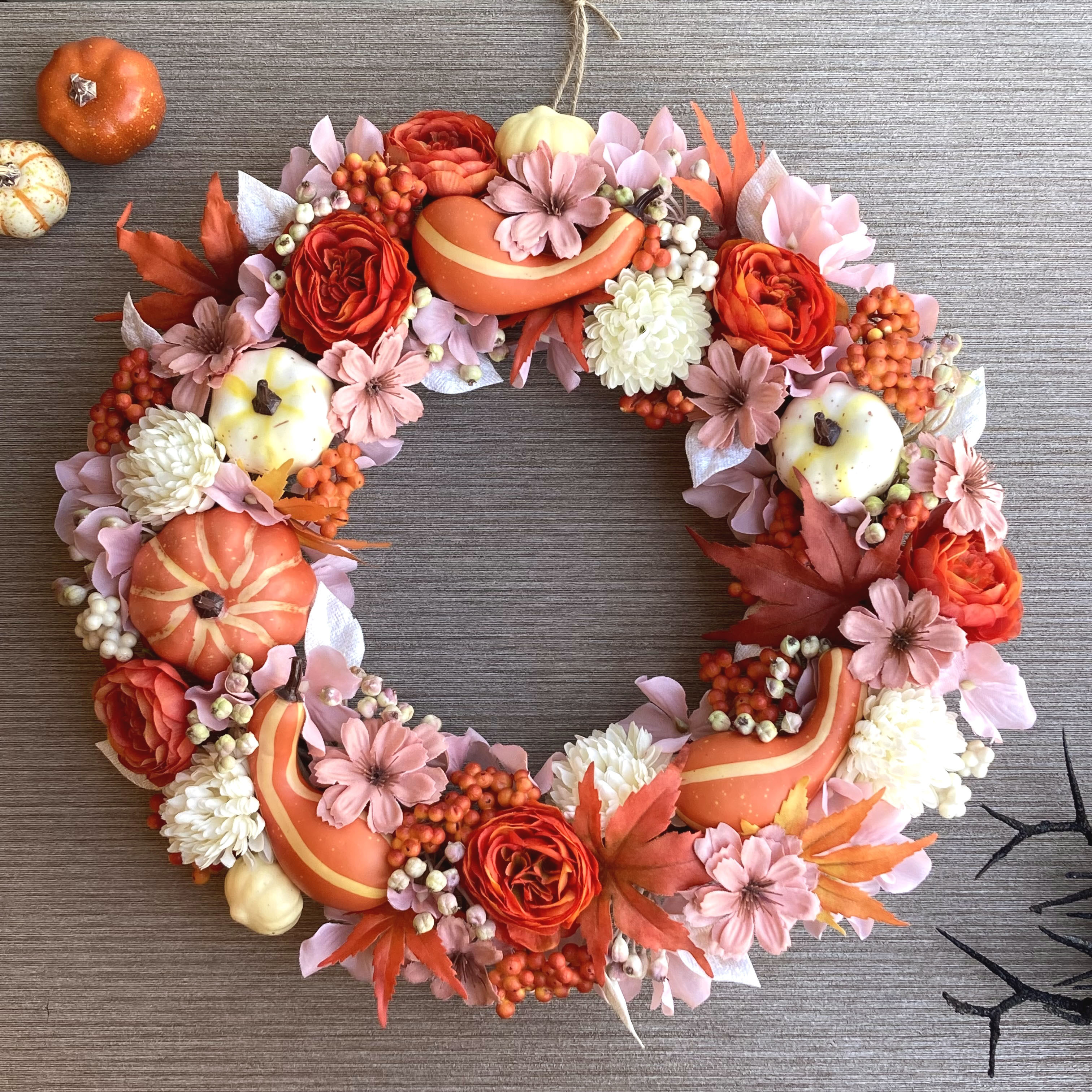 数量限定【ハロウィン】お花たっぷりのオータムリース　３５cm／パンプキンリース・ハロウィンリース