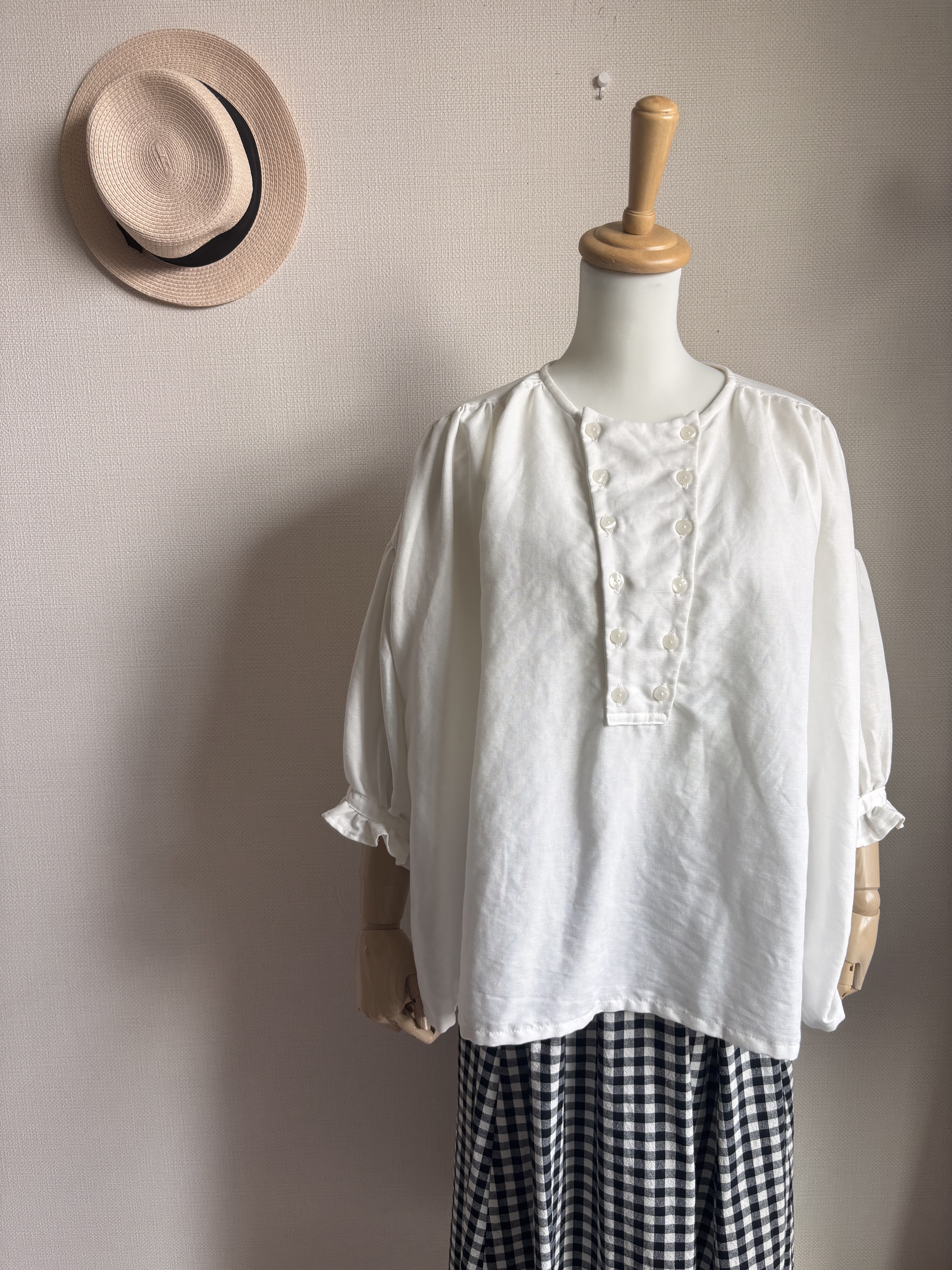 【送料無料】オフホワイトリネン　ギャザーブラウス