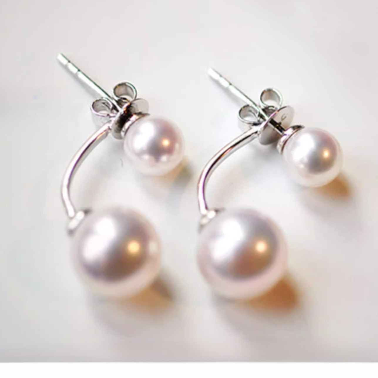 ルミナ 18Kホワイトゴールド ダブルパールピアス（5.5～9mmラウンド）日本製天然アコヤ真珠スタッドピアス。エレガントでスタ