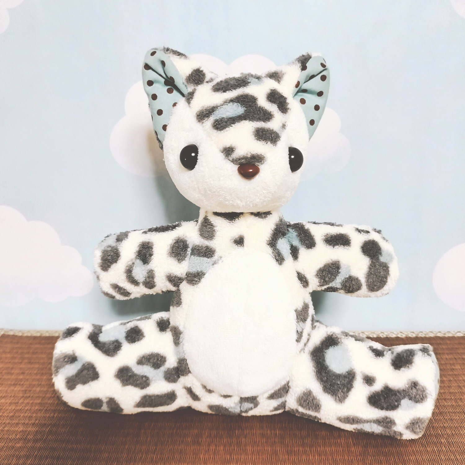 だっこして！もふもふユキヒョウちゃん