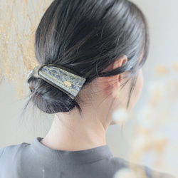 大人のためのデフトバン〜スティック〜　 ブラウン×水色　　本革スエード　インド刺繍リボン　リボンヘアアクセサリー 3枚目の画像