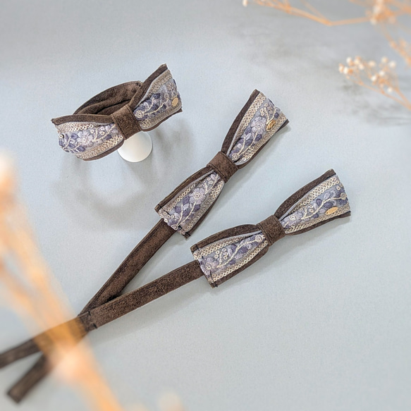 大人のためのデフトバン〜スティック〜　 ブラウン×水色　　本革スエード　インド刺繍リボン　リボンヘアアクセサリー 4枚目の画像