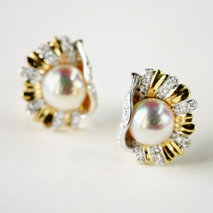 ルミナ・ヤオヤン 18Kゴールド ダイヤモンド スタッドピアス（5.2～6.4mm）。エレガントでスタイリッシュな、ツートンカラ