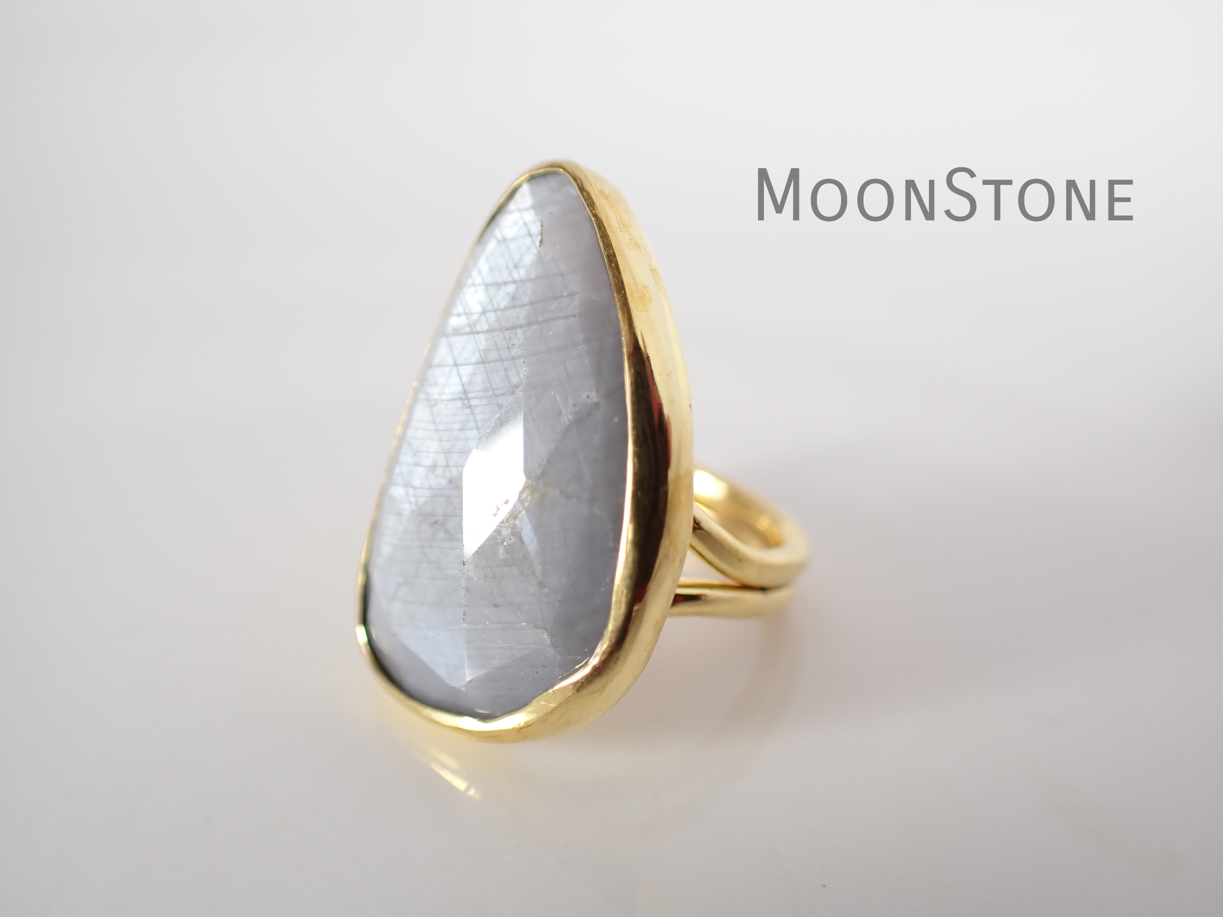 最新作★「グレームーンストーン」の世界でひとつの天然石リング24mm×15mm