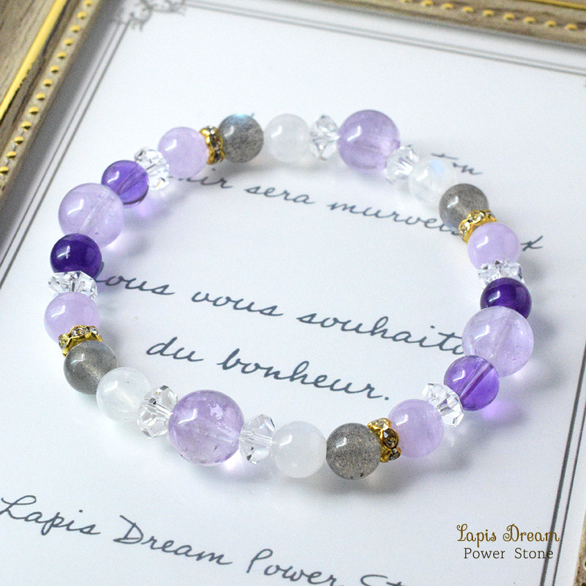 心を優しく癒し、幸せな未来へ導くお守り | ３種のアメジストとムーンストーンの天然石パワー.ストーン ブレスレット