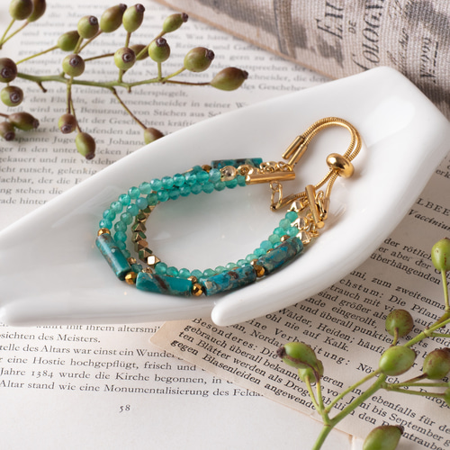 グリーンオニキス×ゴールドの3連ブレスレット 重ね付け ビーズ