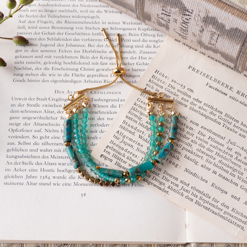 グリーンオニキス×ゴールドの3連ブレスレット 重ね付け ビーズ