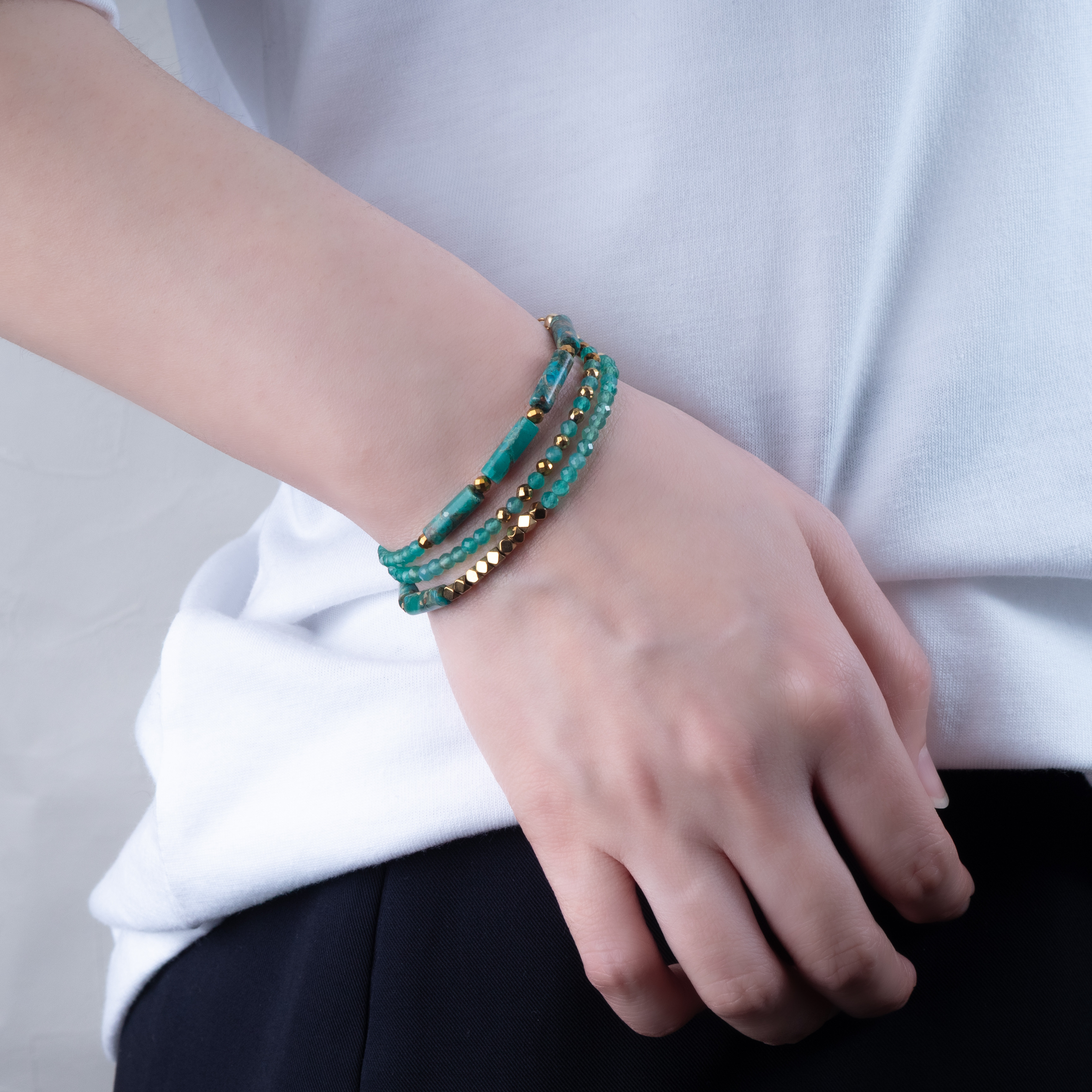 グリーンオニキス×ゴールドの3連ブレスレット 重ね付け ビーズ