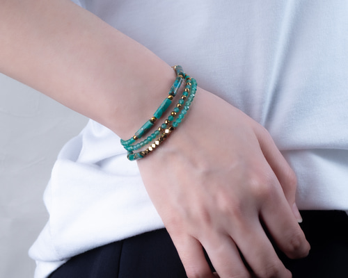 グリーンオニキス×ゴールドの3連ブレスレット 重ね付け ビーズ