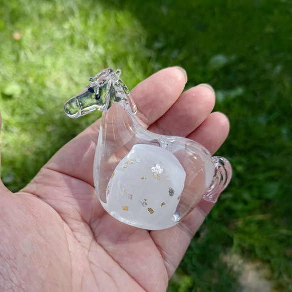 【受注生産】2026年干支午　黒台無しSサイズ　白毛　ガラス　お正月　11月中旬から順次発送分 10枚目の画像