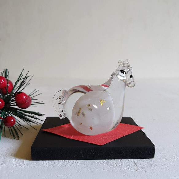 【受注生産】2026年干支午　黒台無しSサイズ　白毛　ガラス　お正月　11月中旬から順次発送分 8枚目の画像