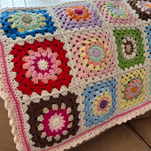手編みブランケット/花モチーフ/グラニースクエア/カラフル/かぎ針編み