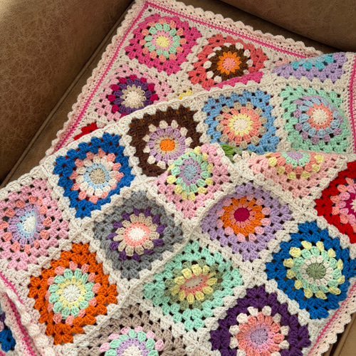 手編みブランケット/花モチーフ/グラニースクエア/カラフル