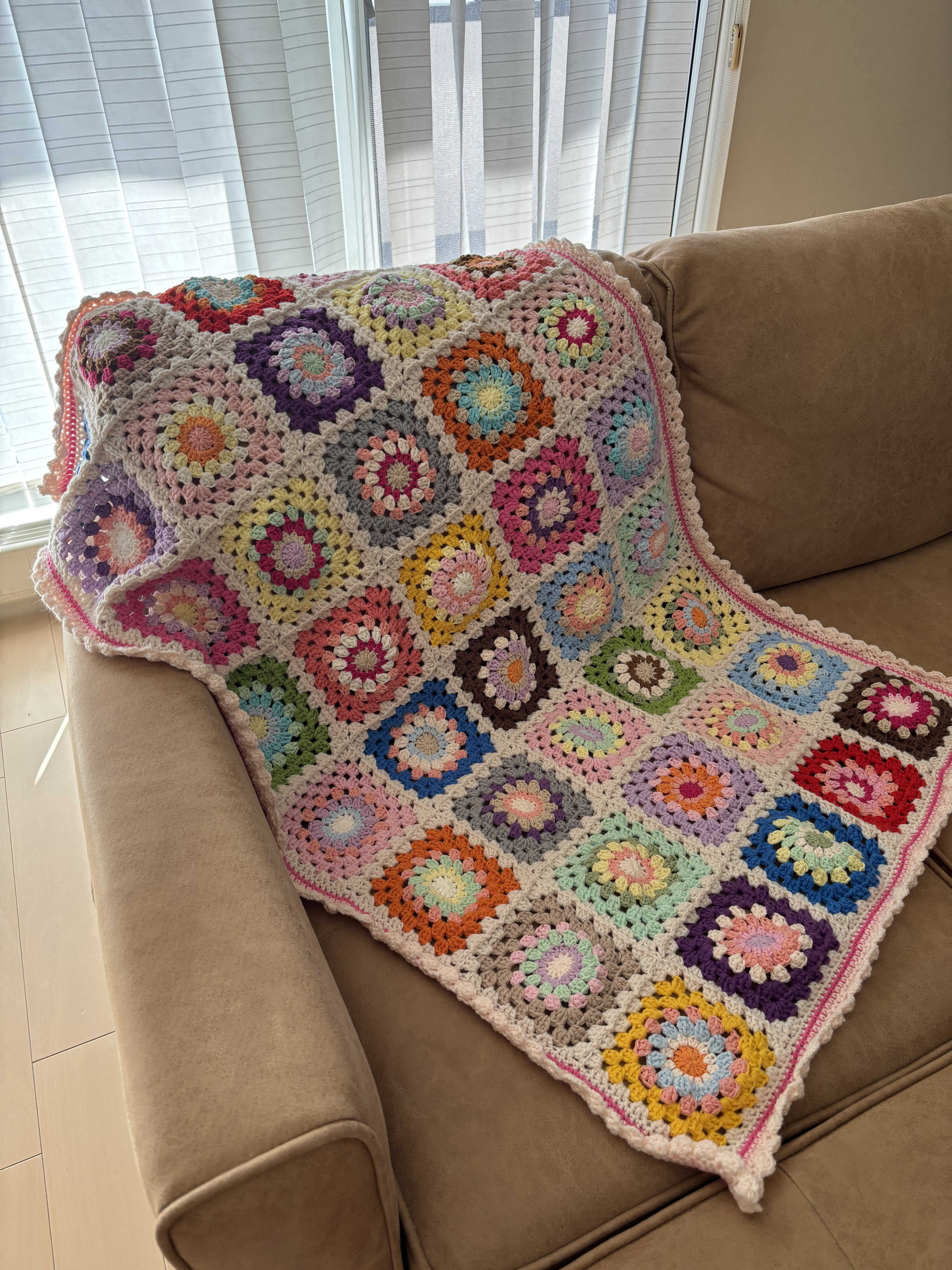 手編みブランケット/花モチーフ/グラニースクエア/カラフル