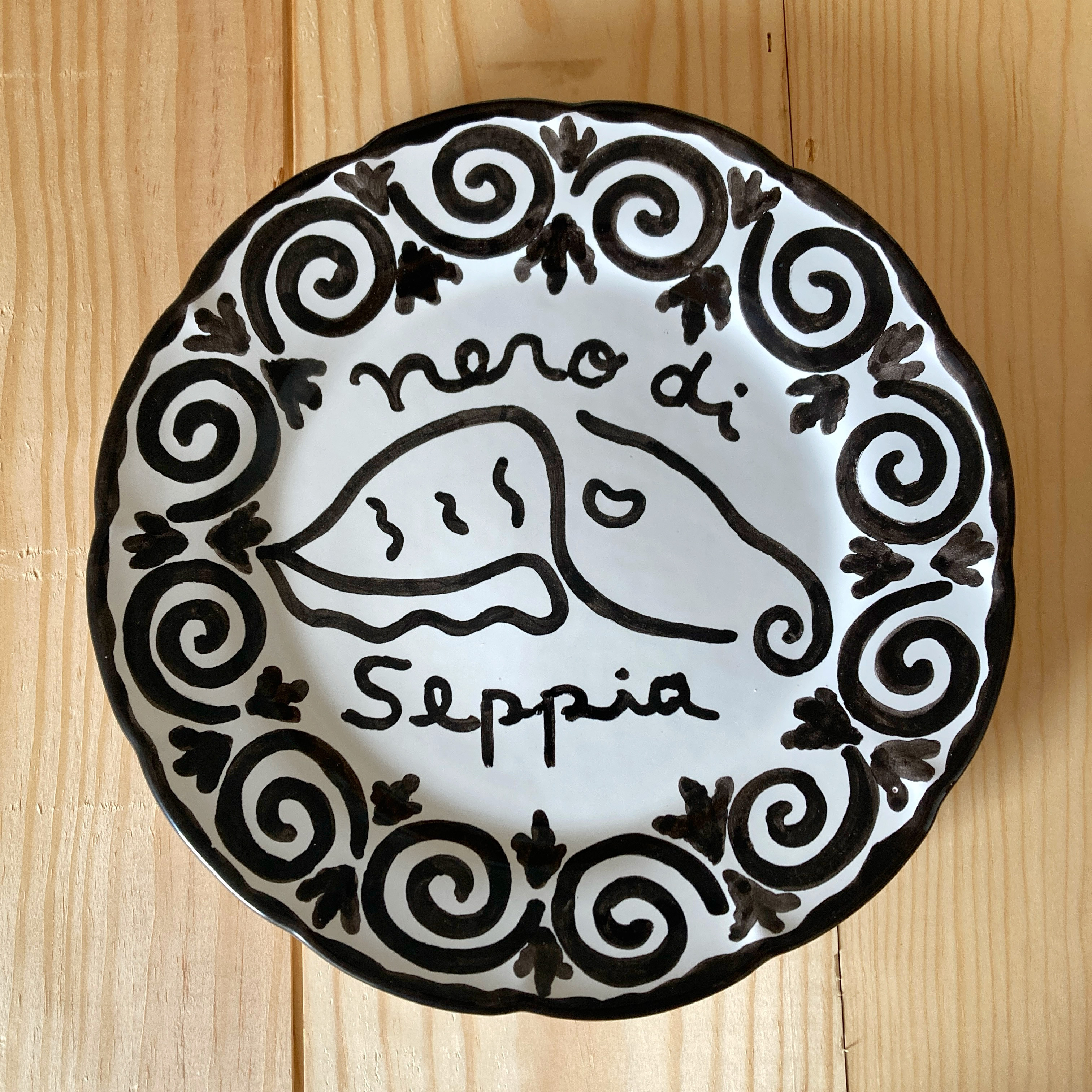 丸皿 26cm  マヨリカ焼き イタリア陶器 nero di seppia コウイカ GEO064