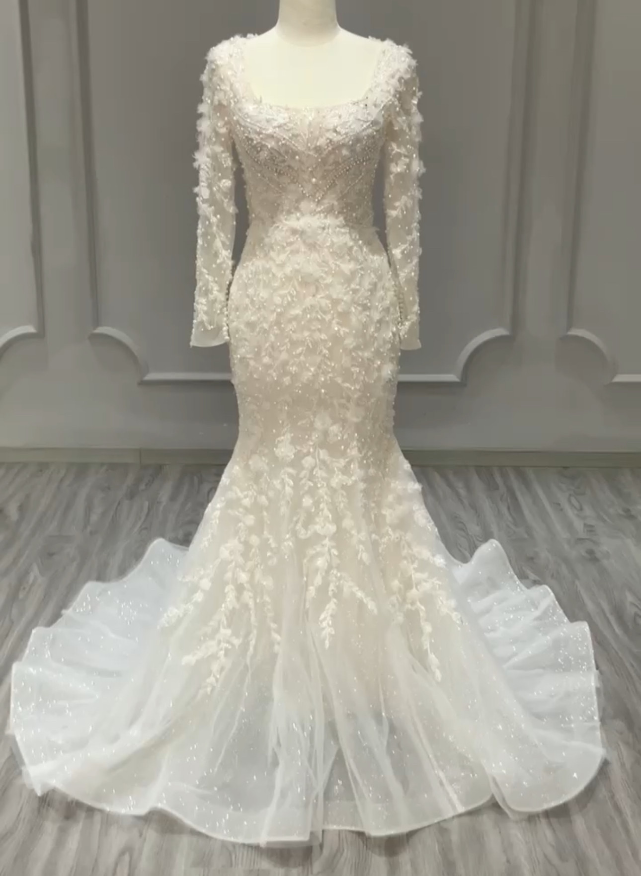 買わないと損　優雅　マーメイドドレス　スクエアネック　長袖　ビーズ　フランスレース　くるみボタン短いトレーン二次会結婚式