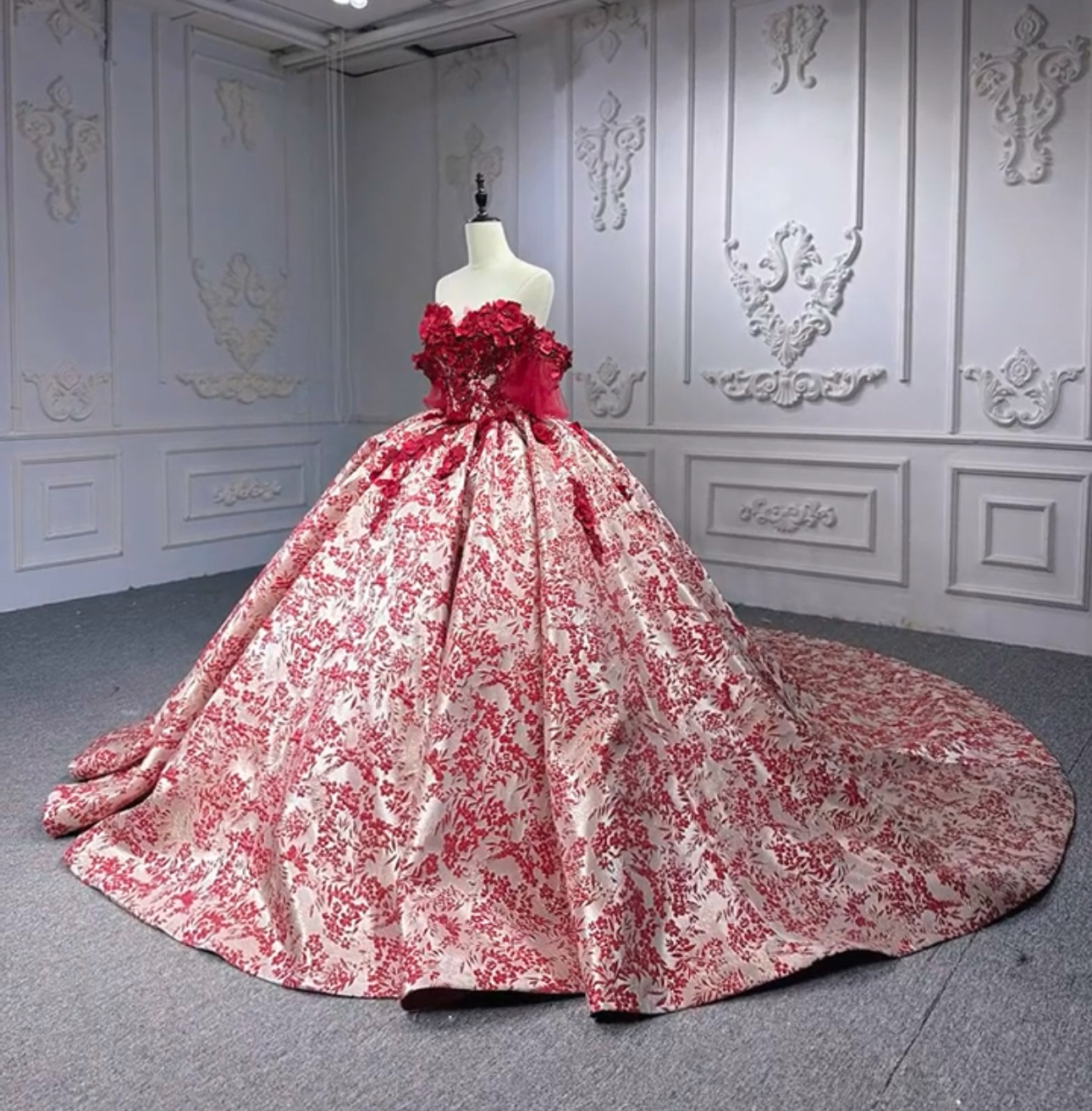 素材感を際立つ　赤レッド　袖あり　二の腕を隠せる　トレーン　編み上げ　花柄　前撮り演奏会　サイズオーダー　パーティー優雅