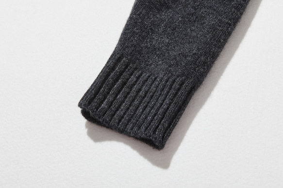 ★現貨★ 成人休閒風針織連帽衫。 100%羊毛，深灰色，貨號241005-4 第5張的照片