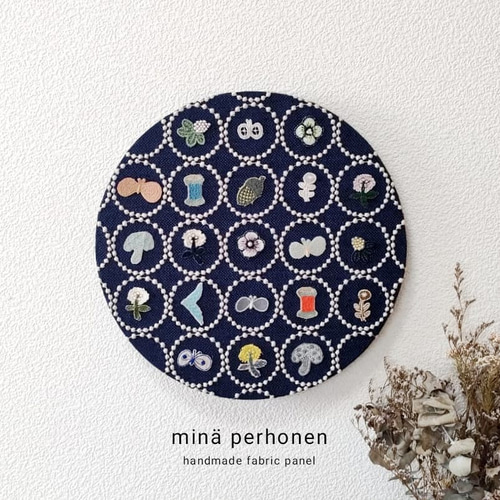 ファブリックパネル　ミナペルホネン　タンバリン　チョウチョ　スキップ　北欧風　白 ミナペルホネン ファブリックパネル タンバリン チョウチョ スキップ