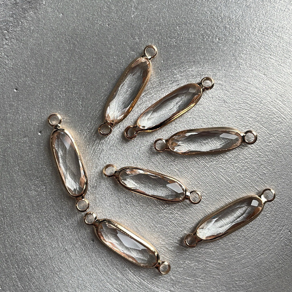 オーバル形ガラスチャーム（クリア）両側カン付き　4個 3枚目の画像