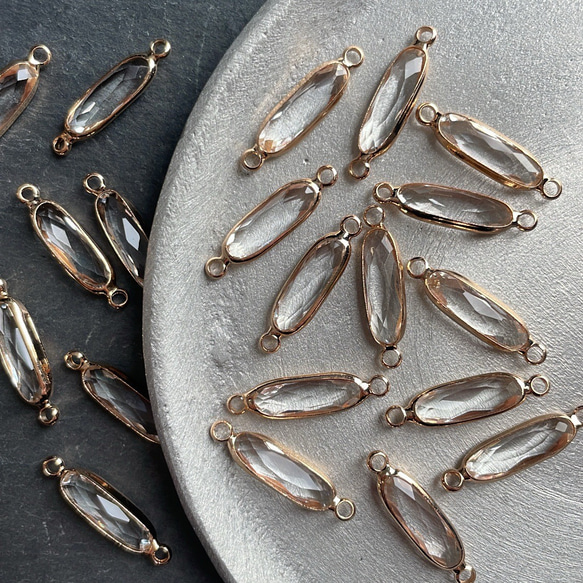 オーバル形ガラスチャーム（クリア）両側カン付き　4個 1枚目の画像