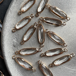 オーバル形ガラスチャーム（クリア）両側カン付き　4個 2枚目の画像