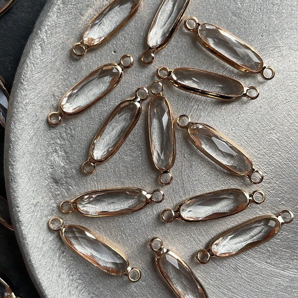 オーバル形ガラスチャーム（クリア）両側カン付き　4個 2枚目の画像