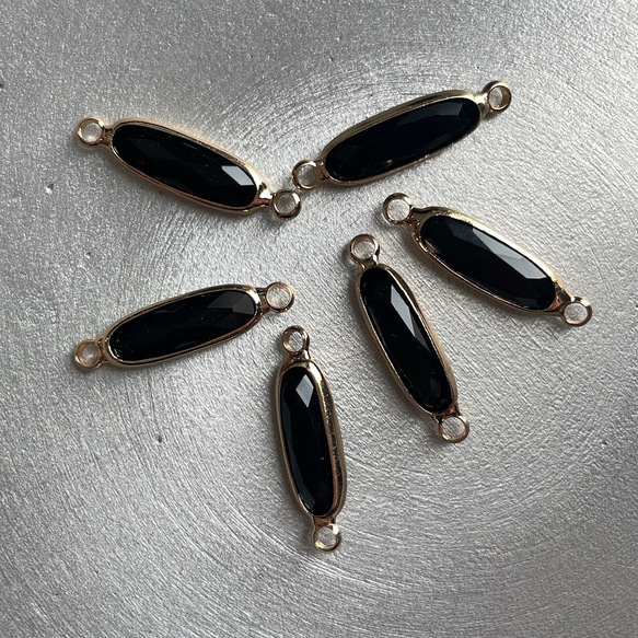 オーバル形ガラスチャーム（ブラック）両側カン付き　4個 3枚目の画像