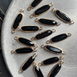 オーバル形ガラスチャーム（ブラック）両側カン付き　4個 2枚目の画像