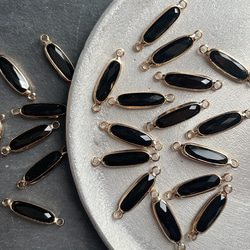 オーバル形ガラスチャーム（ブラック）両側カン付き　4個 1枚目の画像