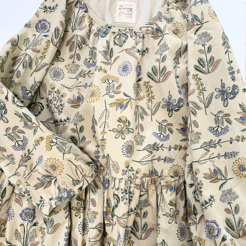 刺繍調の優しい花柄＊コーデュロイ＊大人のナチュラル長袖ワンピース