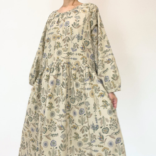 刺繍調の優しい花柄＊コーデュロイ＊大人のナチュラル長袖ワンピース