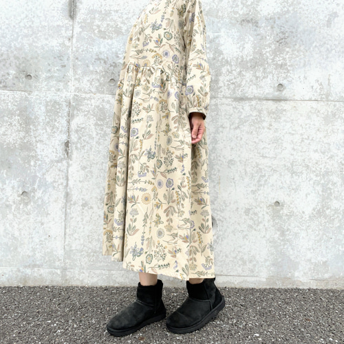 刺繍調の優しい花柄＊コーデュロイ＊大人のナチュラル長袖ワンピース