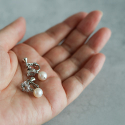 永遠－淡水パール×キュービックジルコニア リースイヤリング（シルバー） 8枚目の画像