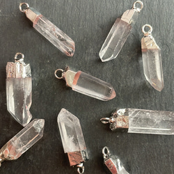 水晶ペンダントヘッドパーツ　中（シルバー）１個 2枚目の画像