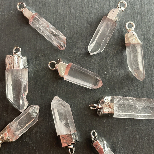 水晶ペンダントヘッドパーツ　中（シルバー）１個 2枚目の画像