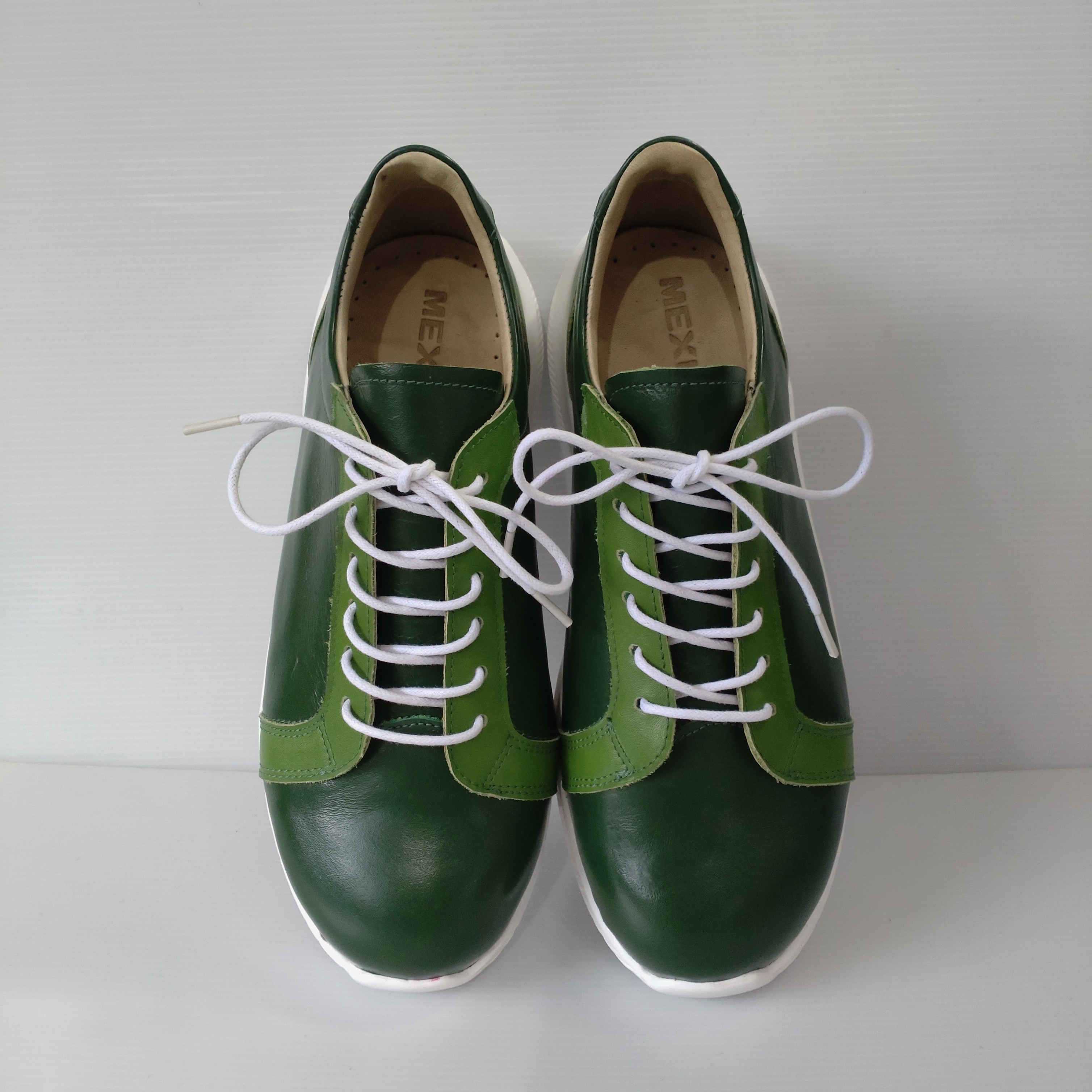 ◇軽量本革スニーカー◇無料サイズオーダー◇グリーン2色◇色変更可能◇幅広甲高対応◇ホワイトソール仕様◇