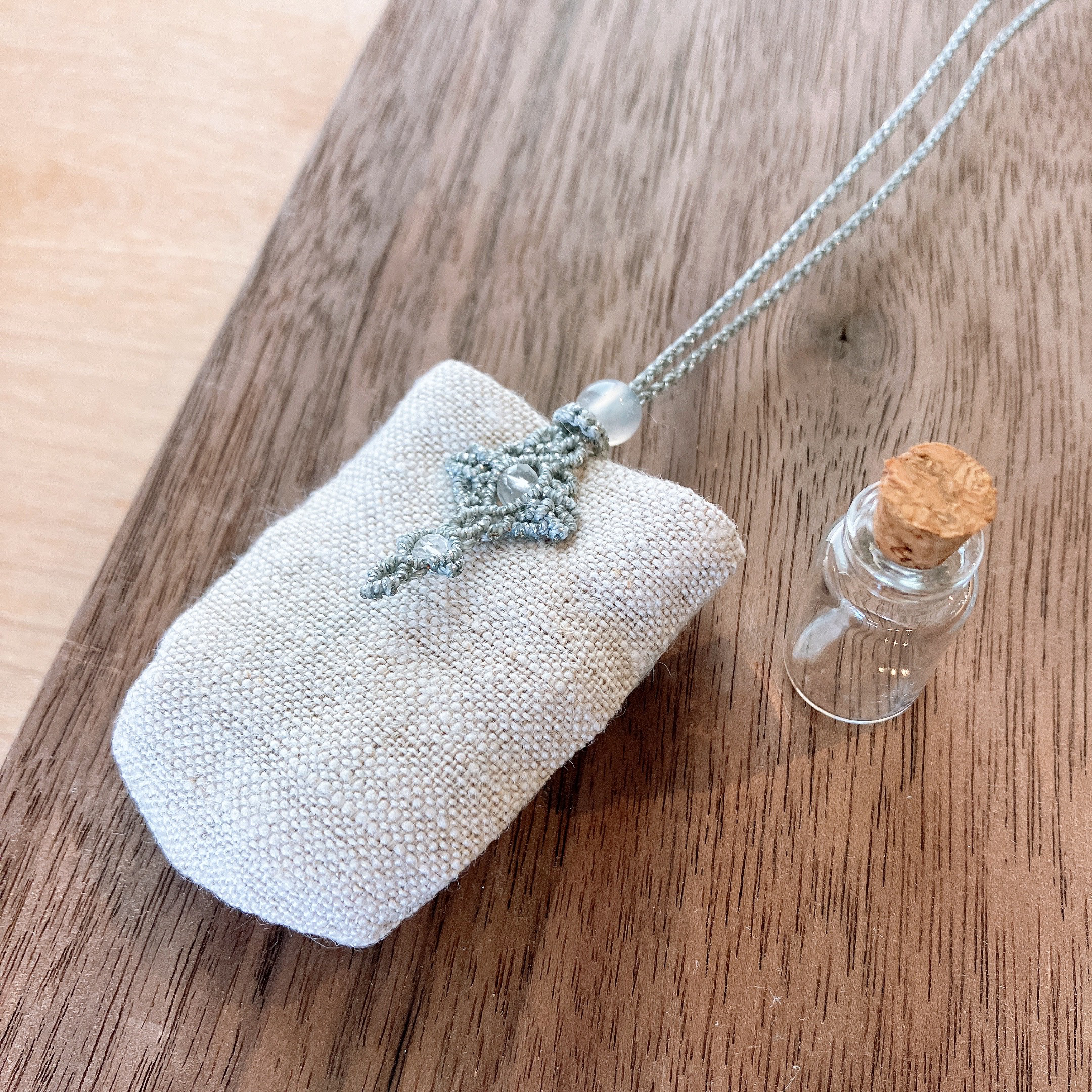 ＜ペットメモリアル2025＞シルバーコードのネックレス　大切な人、愛犬、愛猫と繋がるアクセサリー　宝物入れ　小袋