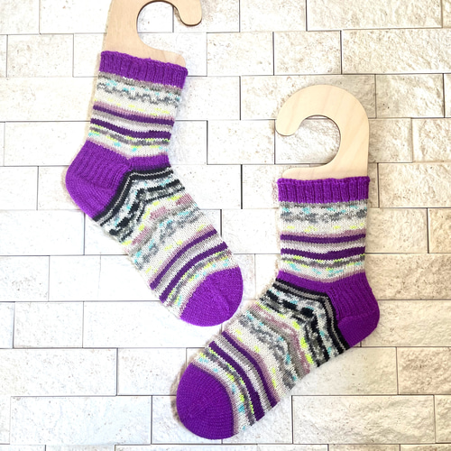 新色】柄がかわいいくつした（23.0cm〜24.0cm）［ネオンパープル