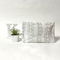 フラットポーチ（ポケット付き）ハワイアン生地でマスクケースやコスメなどマルチに使えるポーチ 2枚目の画像