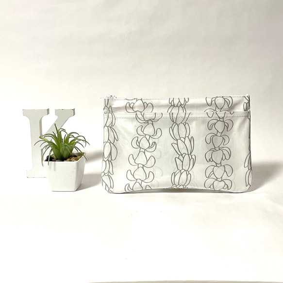 フラットポーチ（ポケット付き）ハワイアン生地でマスクケースやコスメなどマルチに使えるポーチ 1枚目の画像