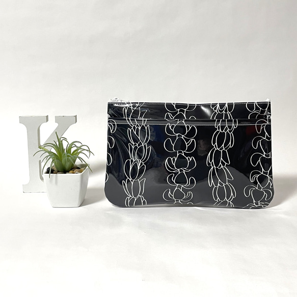 フラットポーチ（ポケット付き）ハワイアン生地でマスクケースやコスメなどマルチに使えるポーチ 1枚目の画像