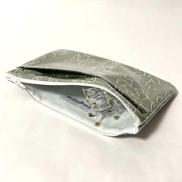 フラットポーチ（ポケット付き）ハワイアン生地でマスクケースやコスメなどマルチに使えるポーチ 3枚目の画像