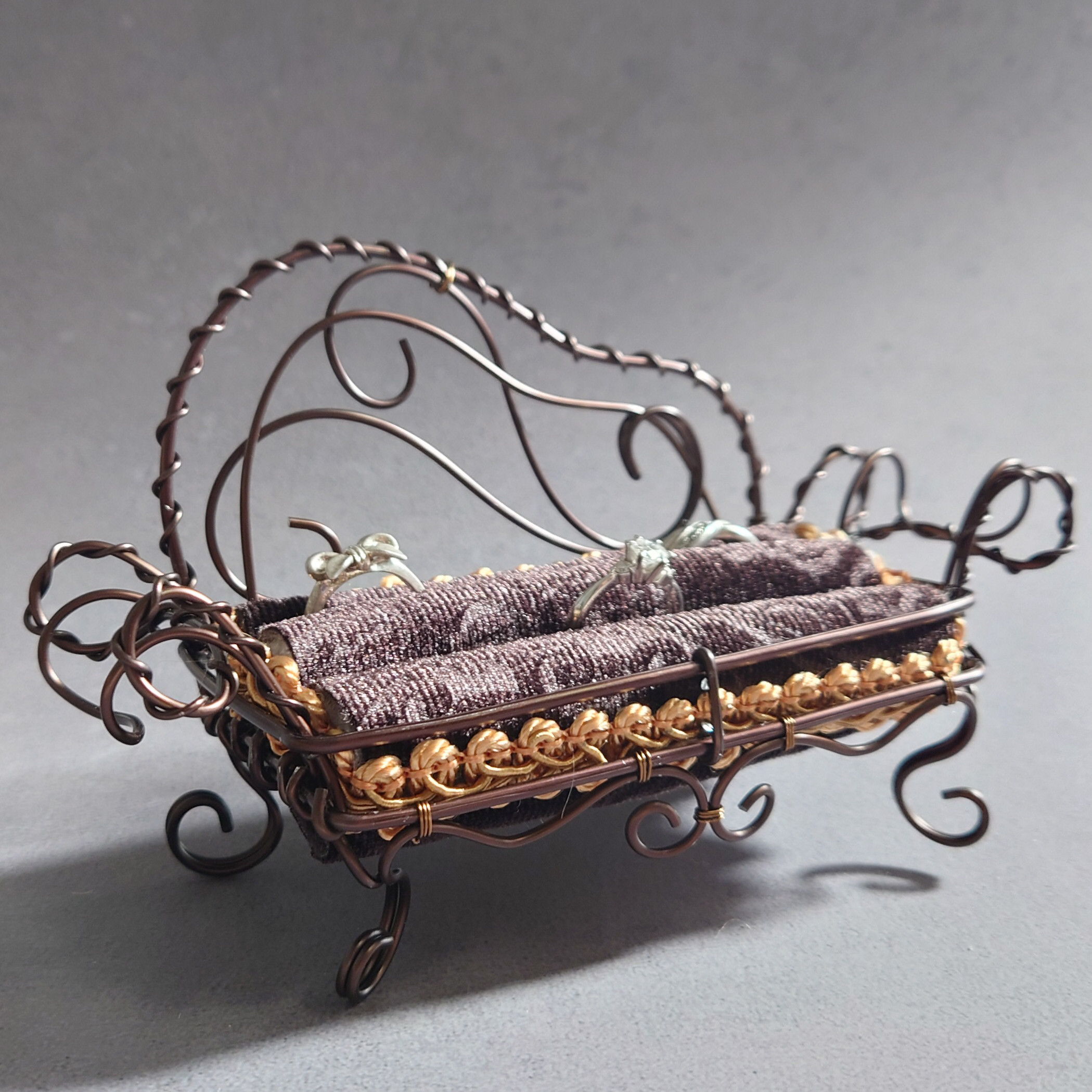 リングピロー 【ワイヤーソファ】秋 の ウエディング に　リング ディスプレイ にも ｜ 結婚式　指輪交換　式後も使える