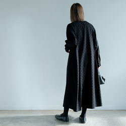 ポケット付き｜さらっと着られる◎ ｜ドット柄Uネックロングワンピース｜ブラック｜大人可愛い一枚｜長袖｜2326 3枚目の画像