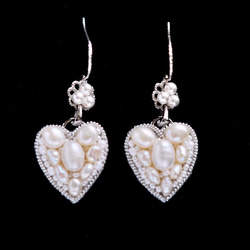 Silver925　淡水真珠と白銀のハートのピアス 1枚目の画像