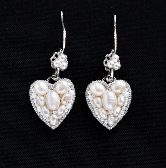 Silver925　淡水真珠と白銀のハートのピアス 3枚目の画像
