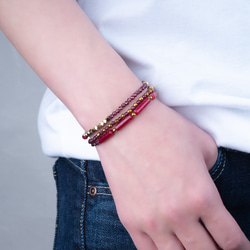 ガーネット×ゴールドの3連ブレスレット 重ね付け ビーズブレスレット